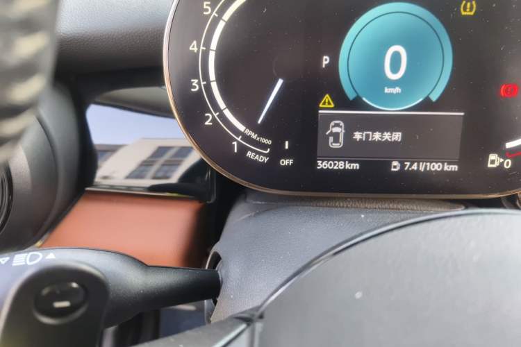 Used MINI 2022 Updated 2.0T COOPER S Artist Odometer Close Up
