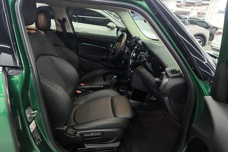 Used MINI 2022 1.5T COOPER Classic Edition Five-Door Version Right Front Seat