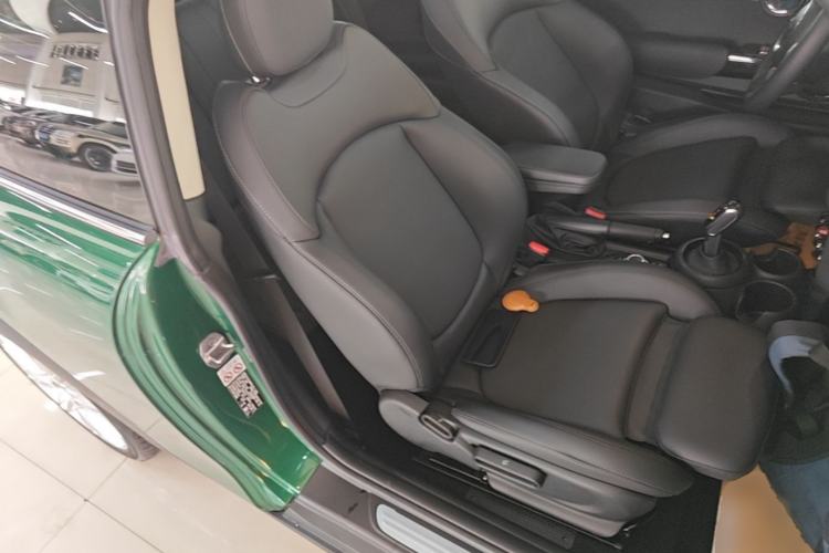 Used MINI 2022 Updated 1.5T COOPER Artist Right Front Seat