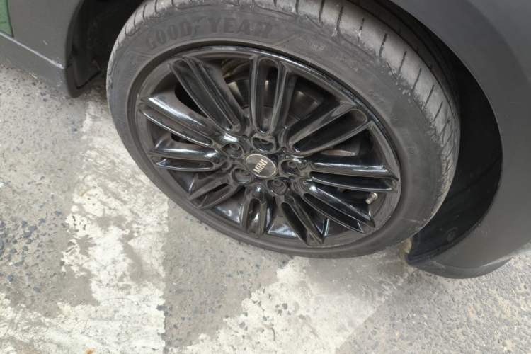Used MINI 2022 1.5T COOPER Artist Five-Door Edition Right Front Wheel Hub