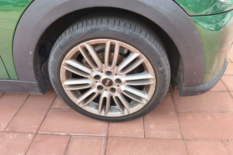 Used MINI 2022 Updated 1.5T COOPER Classic Edition Five-Door Version Right Front Wheel Hub