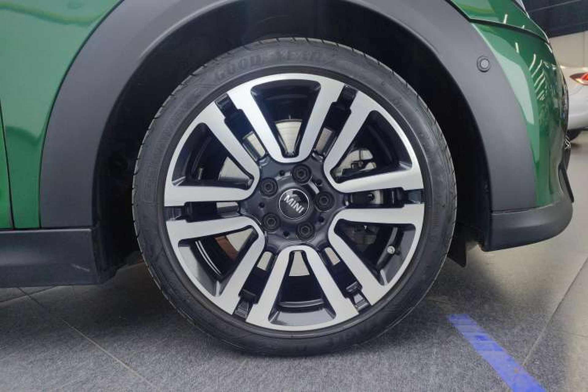 Used MINI 2022 Revised Version 2.0T COOPER S CABRIO Classic Style Right Front Wheel Hub