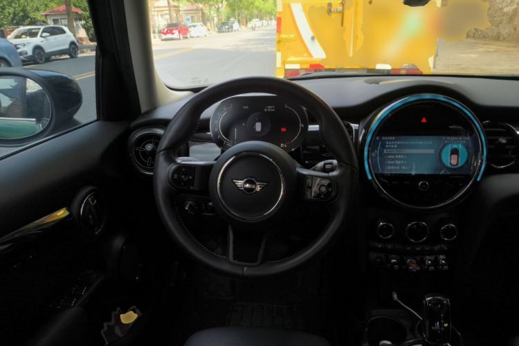 Used MINI 2022 1.5T COOPER Artist Five-Door Edition Steering Wheel