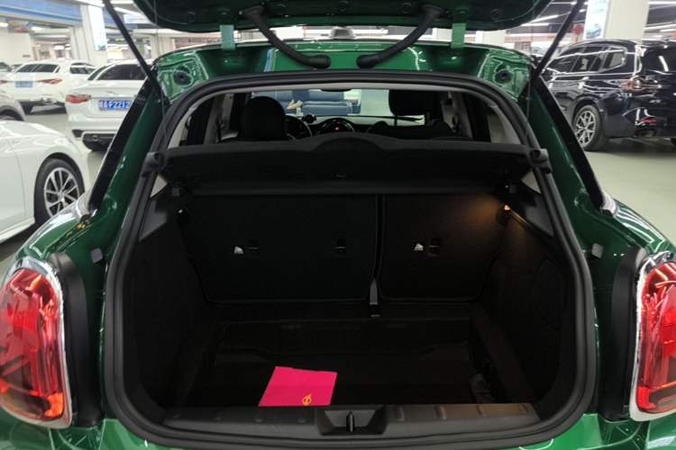 Used MINI 2022 1.5T COOPER Classic Edition Five-Door Version Trunk