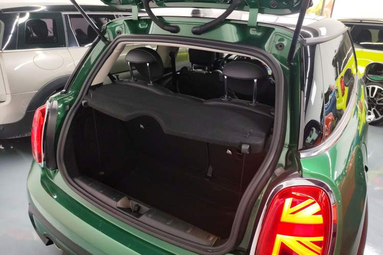 Used MINI 2022 1.5T COOPER Classic Edition Trunk