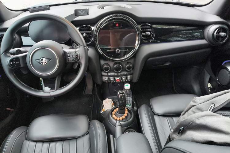 Used MINI 2022 Revised 2.0T COOPER S Artist Five-Door Edition Center Console