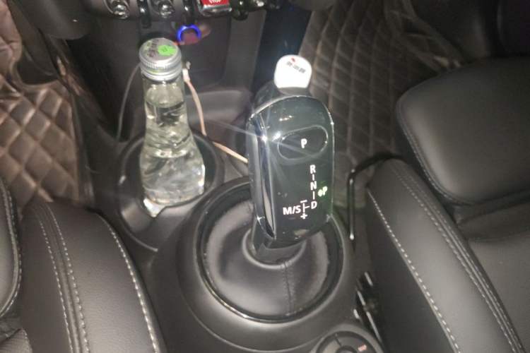 Used MINI 2022 1.5T COOPER Classic Edition Five-Door Version Gear Lever