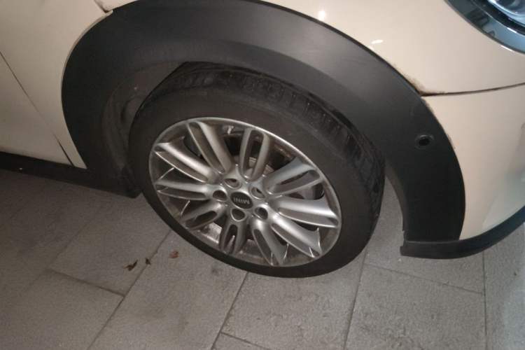 Used MINI 2022 1.5T COOPER Classic Edition Five-Door Version Right Front Wheel Hub