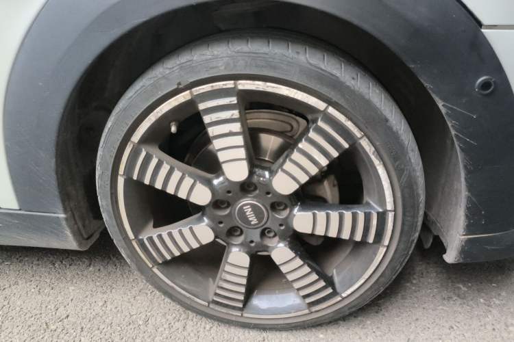 Used MINI  Right Front Wheel Hub