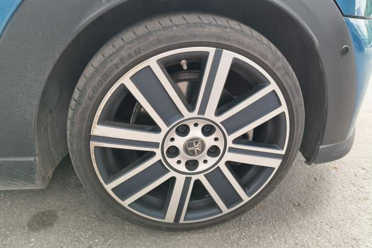 Used MINI 2022 Revised 2.0T COOPER S Artist Five-Door Edition Right Front Wheel Hub
