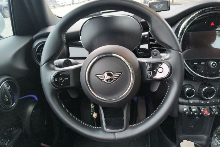 Used MINI 2022 Revised 2.0T COOPER S Artist Five-Door Edition Steering Wheel