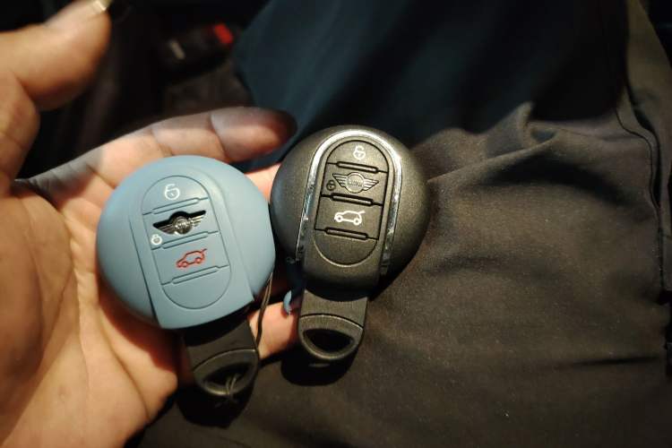 Used MINI 2022 Updated 1.5T COOPER Artist Interior 1