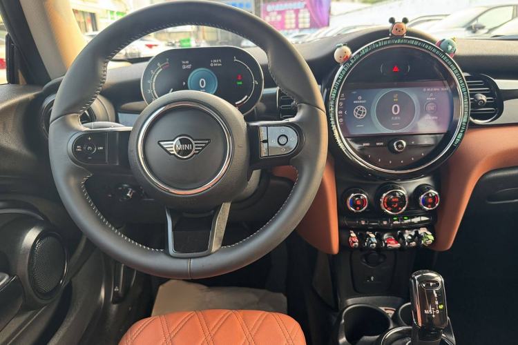 Used MINI 2022 Updated 1.5T COOPER Artist Interior 10