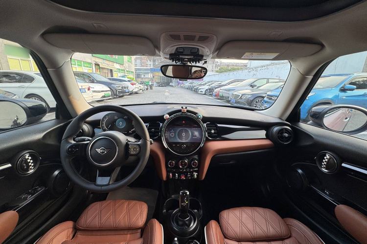 Used MINI 2022 Updated 1.5T COOPER Artist Interior 12