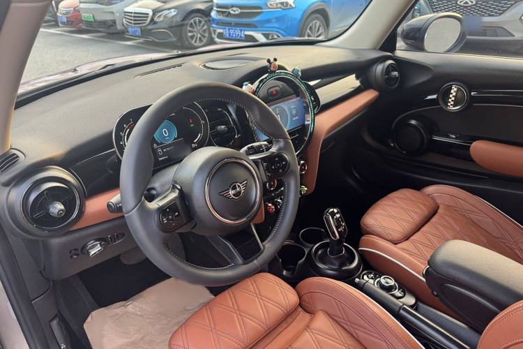 Used MINI 2022 Updated 1.5T COOPER Artist Interior 2