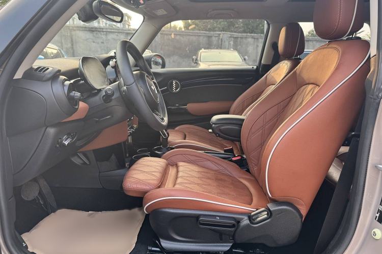 Used MINI 2022 Updated 1.5T COOPER Artist Interior 3
