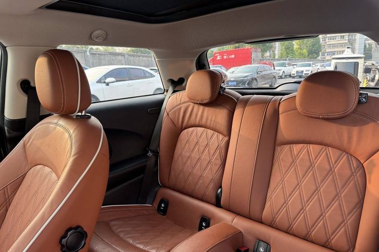 Used MINI 2022 Updated 1.5T COOPER Artist Interior 4