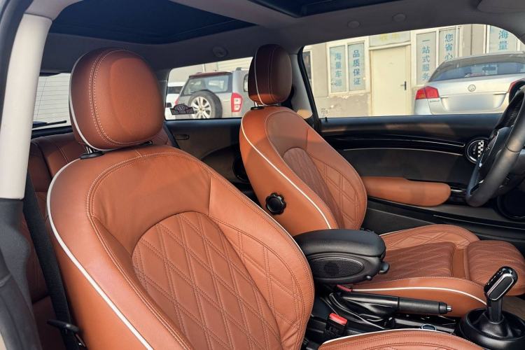Used MINI 2022 Updated 1.5T COOPER Artist Interior 5