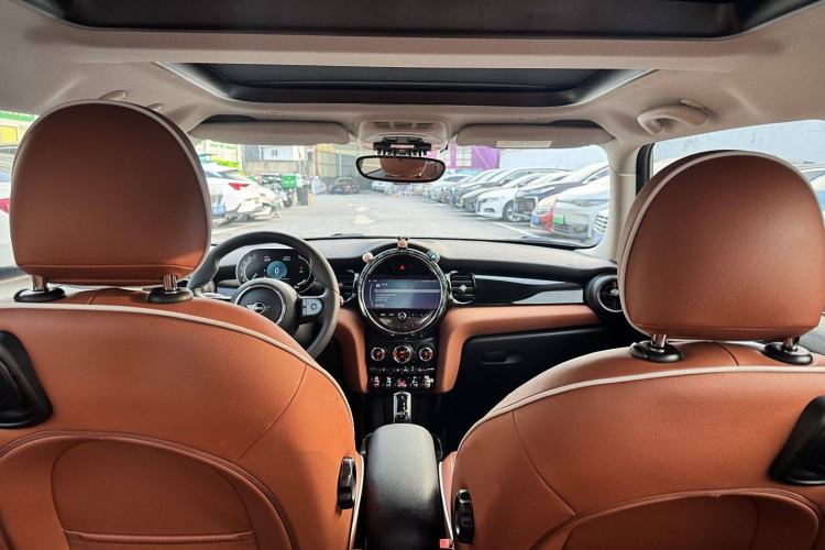 Used MINI 2022 Updated 1.5T COOPER Artist Interior 6