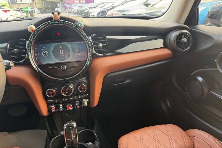 Used MINI 2022 Updated 1.5T COOPER Artist Interior 8
