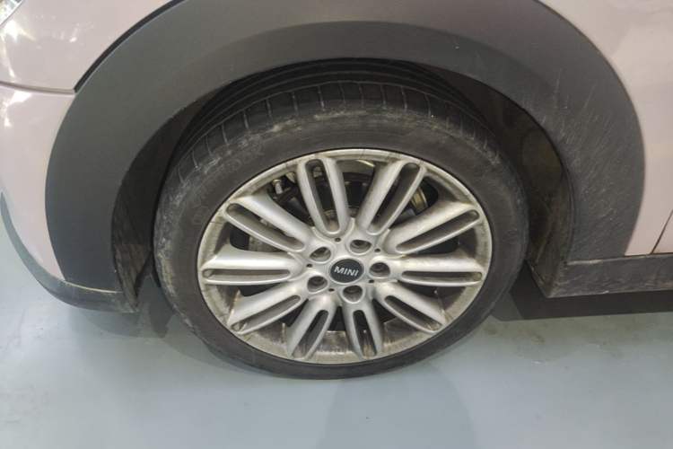 Used MINI 2022 1.5T COOPER Classic Edition Left Front Wheel Hub