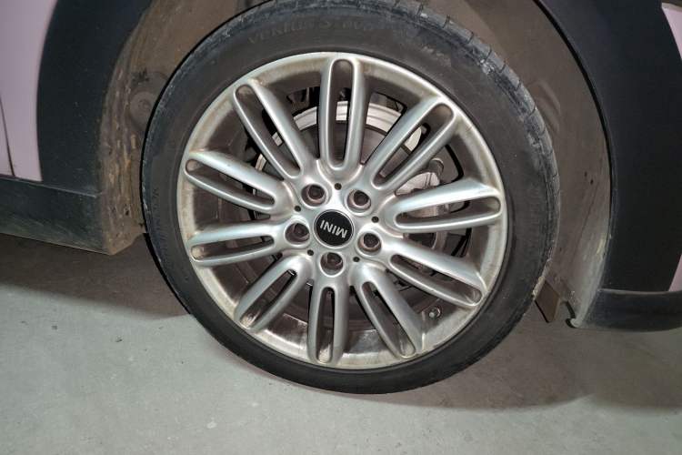 Used MINI 2022 1.5T COOPER Classic Edition Right Front Wheel Hub