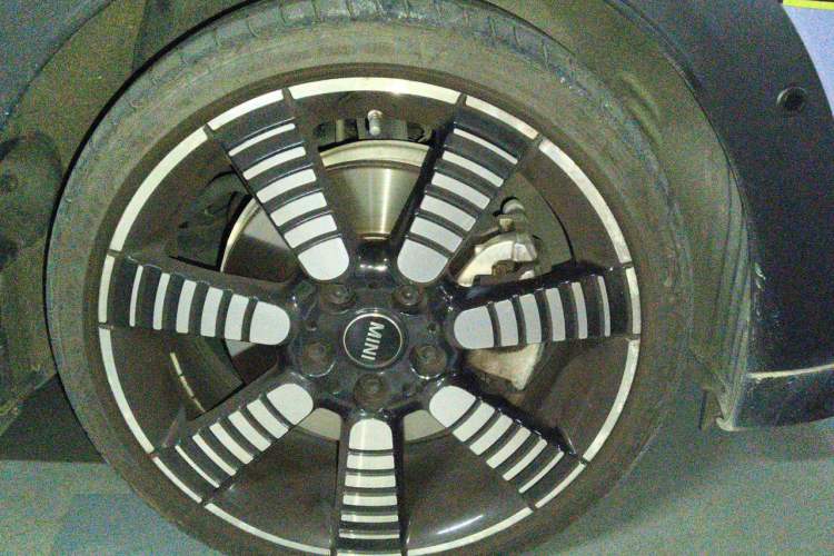 Used MINI 2022 2.0T COOPER S CABRIO The Coopers Commemorative Edition Right Front Wheel Hub