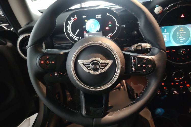 Used MINI 2022 Updated 1.5T COOPER Artist Steering Wheel