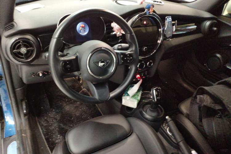 Used MINI 2022 1.5T COOPER CABRIO Classic Edition Center Console
