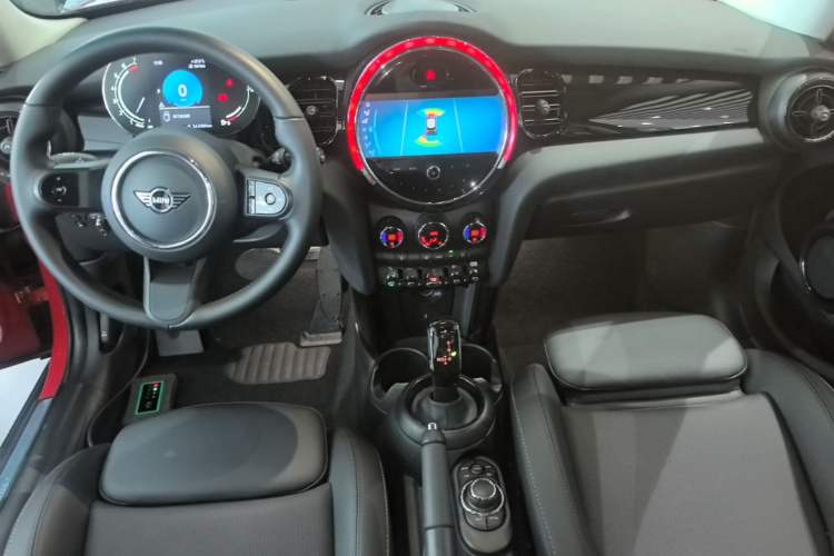 Used MINI 2022 1.5T COOPER Artist Five-Door Edition Center Console