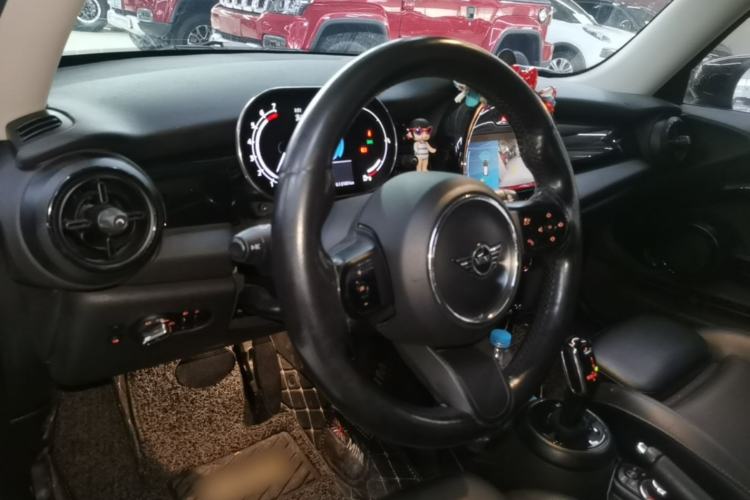 Used MINI 2022 1.5T COOPER Classic Edition Center Console