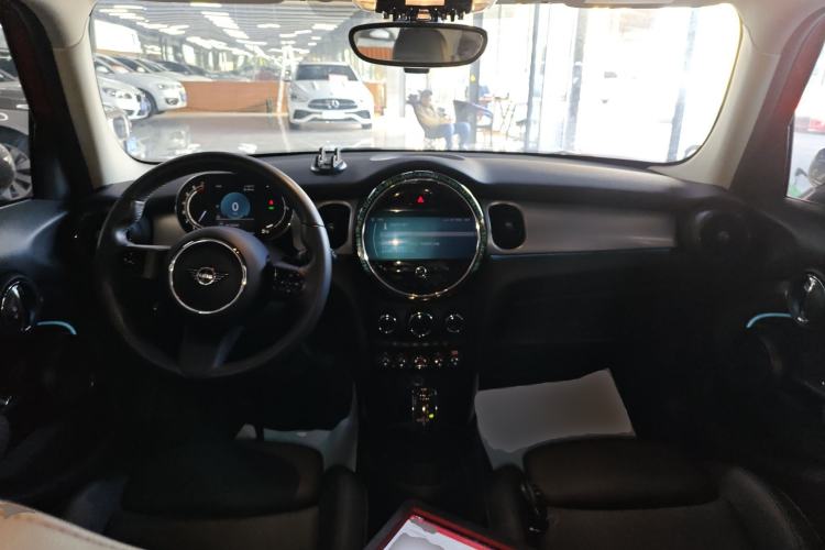 Used MINI 2022 1.5T COOPER Classic Edition Five-Door Version Center Console