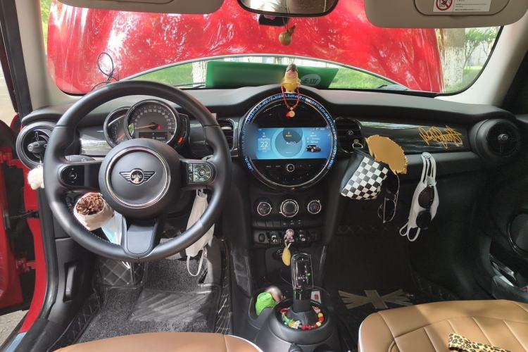 Used MINI 2022 1.5T ONE Five-Door PLUS Center Console