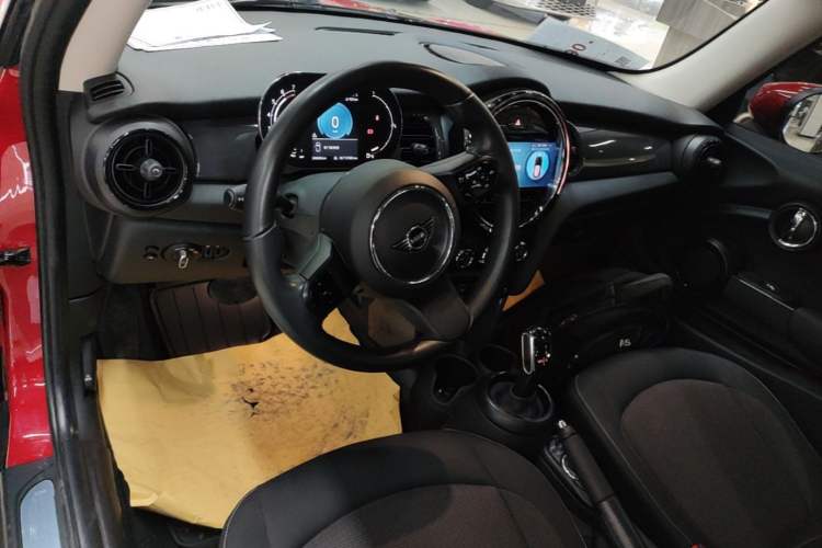 Used MINI 2022 1.5T ONE Center Console