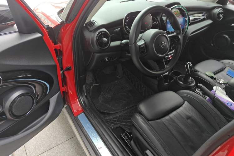 Used MINI 2022 2.0T COOPER S Artist Five-Door Edition Driver Seat