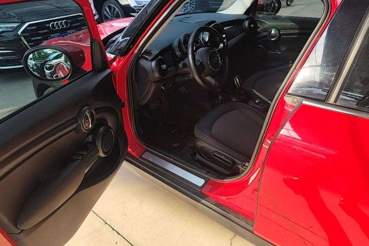 Used MINI 2022 Updated 1.5T ONE Five-Door PLUS Edition Driver Seat