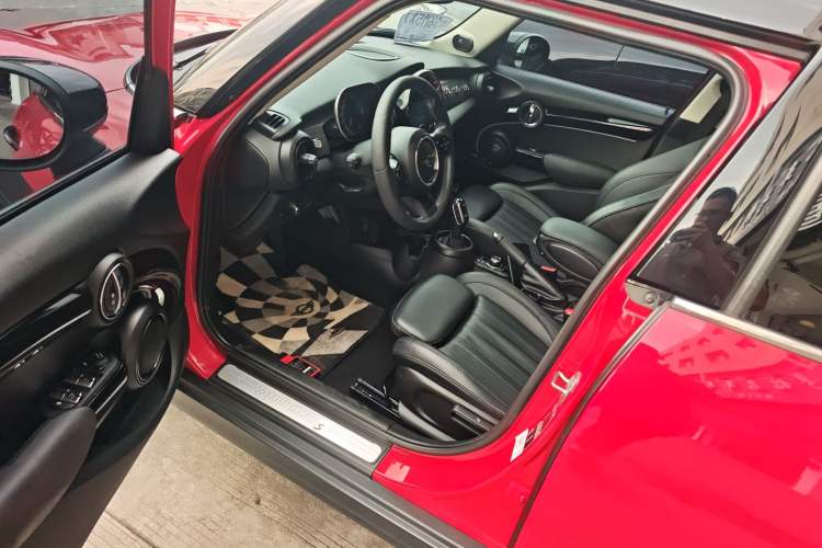 Used MINI 2022 Updated 2.0T COOPER S Classic Edition Five-Door Version Driver Seat