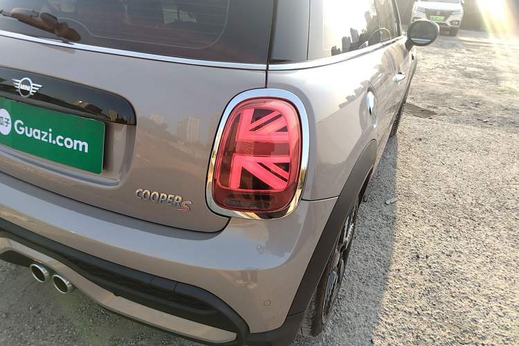 Used MINI 2022 Updated 2.0T COOPER S Artist Exterior 2