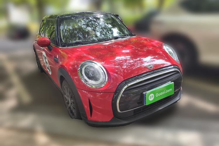 Used MINI 2022 1.5T ONE Five-Door PLUS Front Right 45 Deg