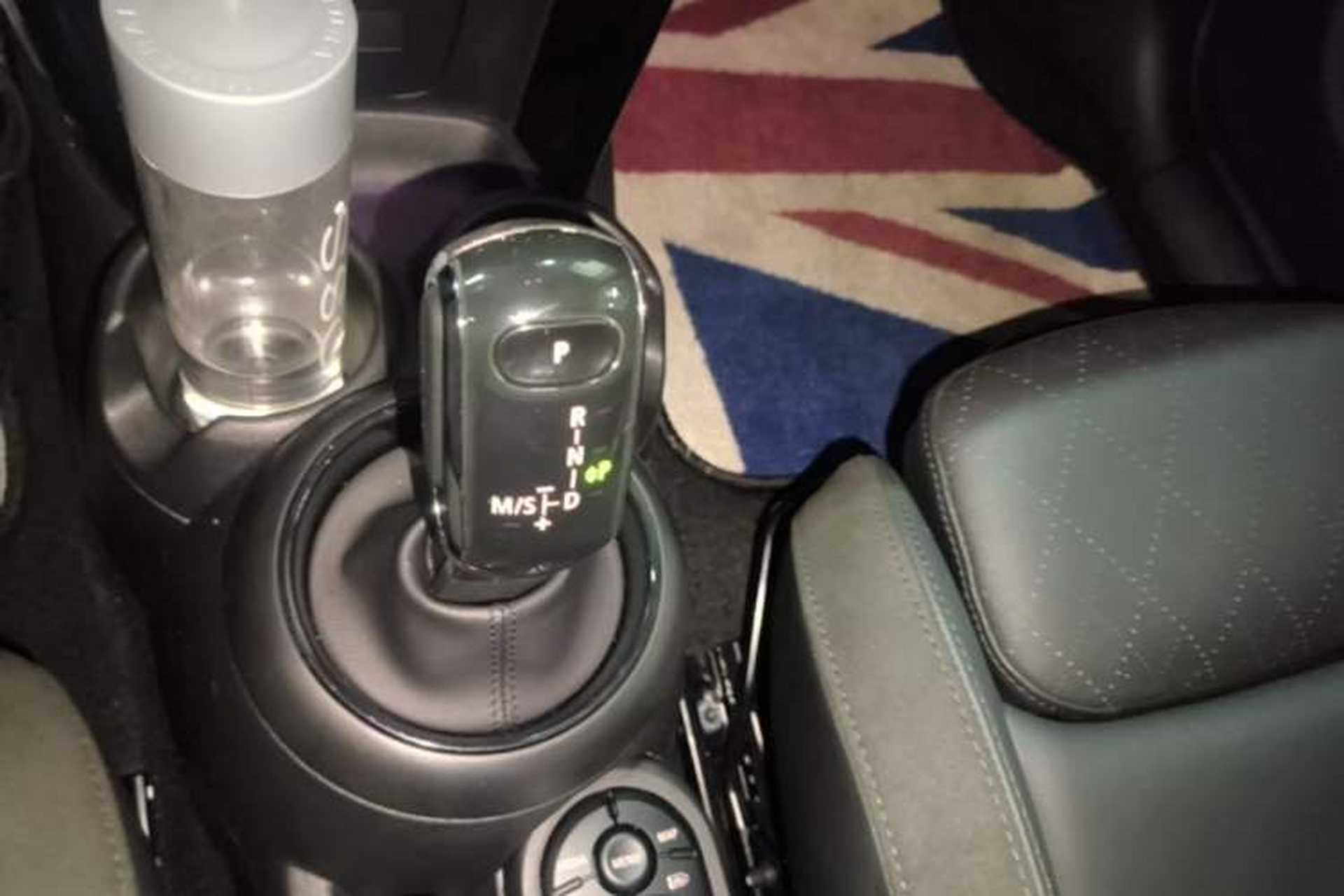 Used MINI 2022 1.5T COOPER Artist Five-Door Edition Gear Lever