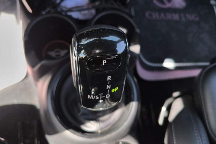 Used MINI 2022 1.5T COOPER CABRIO Classic Edition Gear Lever
