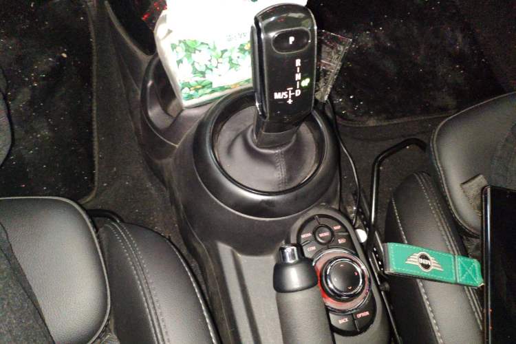 Used MINI 2022 1.5T COOPER CABRIO Classic Edition Gear Lever