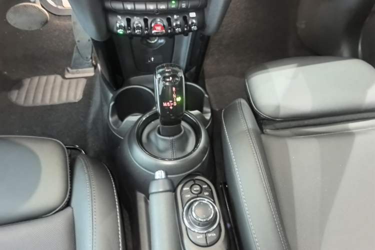 Used MINI 2022 1.5T COOPER Artist Five-Door Edition Gear Lever