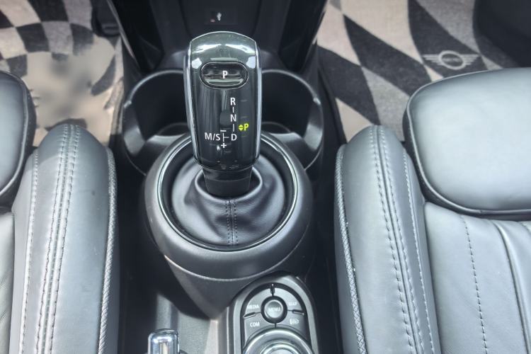Used MINI 2022 Updated 2.0T COOPER S Classic Edition Five-Door Version Gear Lever