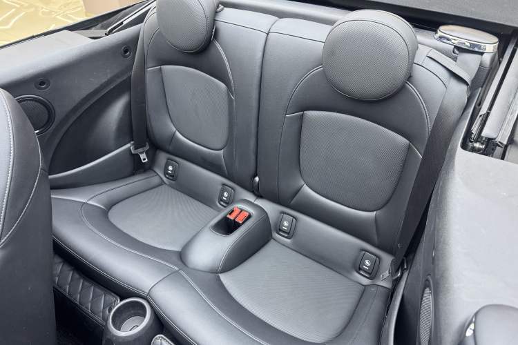 Used MINI 2022 Revised 1.5T COOPER CABRIO Classic Edition Interior 2
