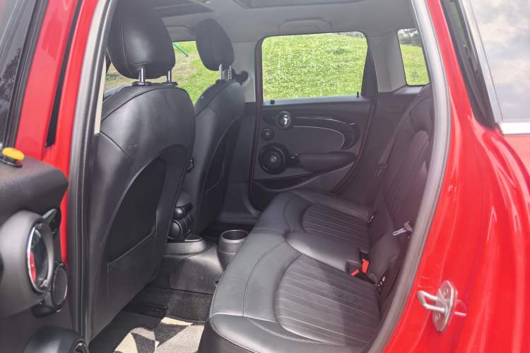 Used MINI 2022 Updated 2.0T COOPER S Classic Edition Five-Door Version Interior 2