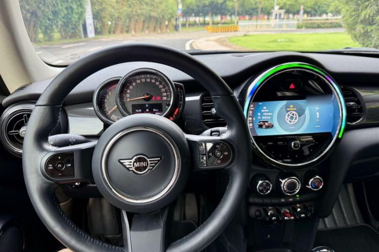 Used MINI 2022 Updated 1.5T ONE Interior 3