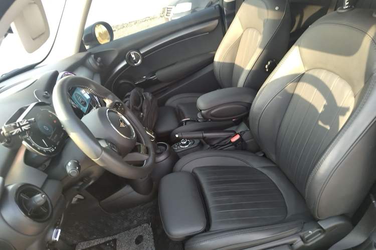 Used MINI 2022 Updated 2.0T COOPER S Artist Left Front Seat