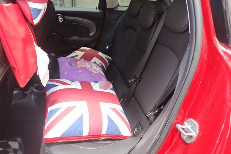Used MINI 2022 Updated 1.5T COOPER Classic Edition Five-Door Version Left Rear Seat