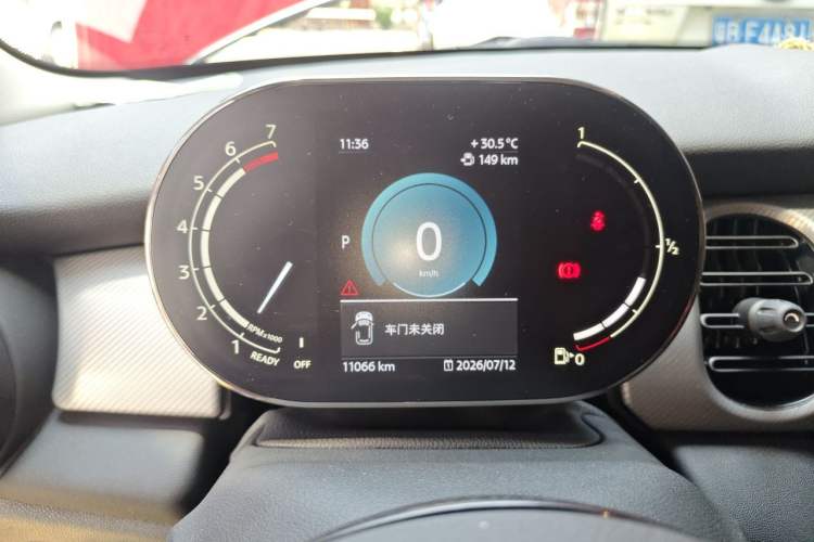 Used MINI 2022 Updated 1.5T COOPER Classic Edition Five-Door Version Odometer Close Up